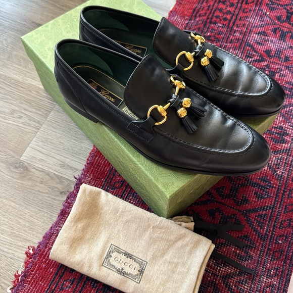 Gucci - Black Leather Loafers with Gold Accents - Picture 4 of 7